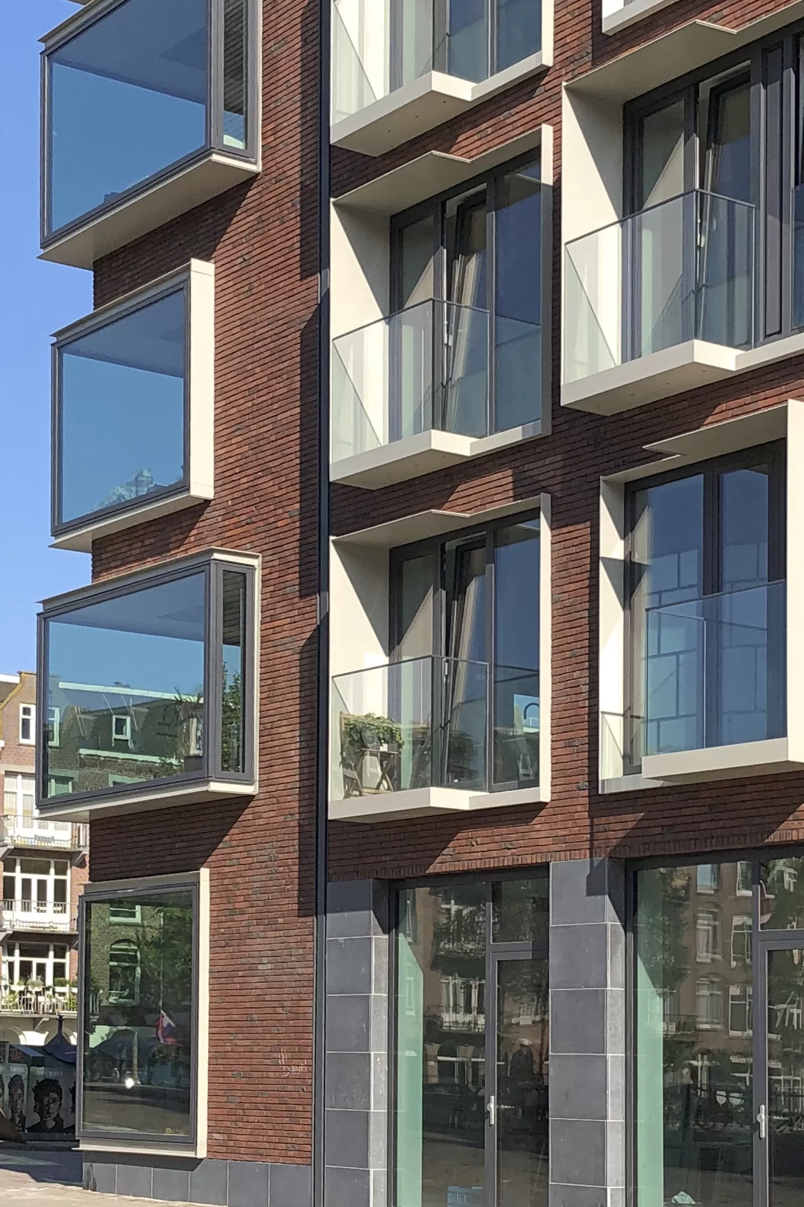 825 - oplevering