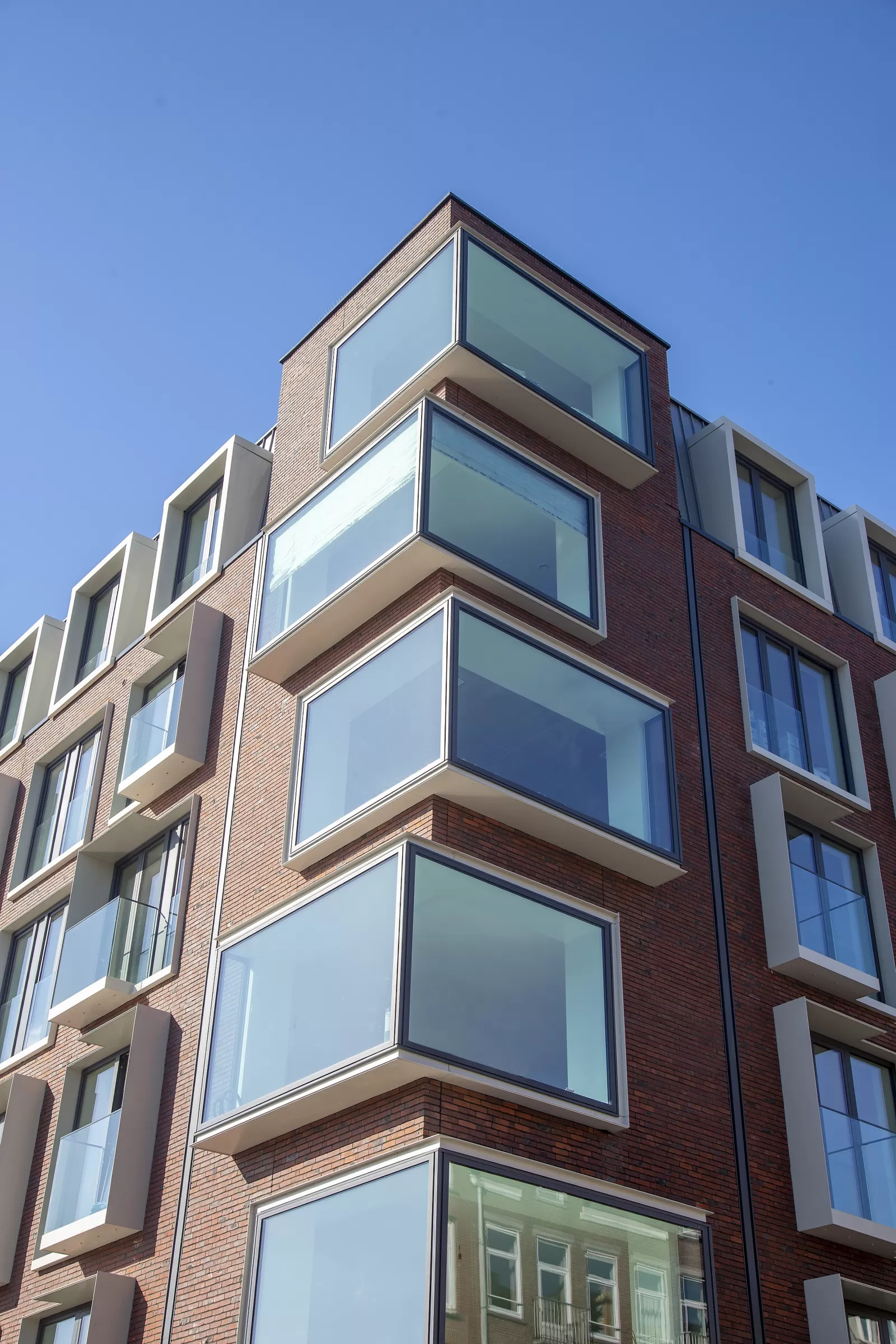 825 - oplevering