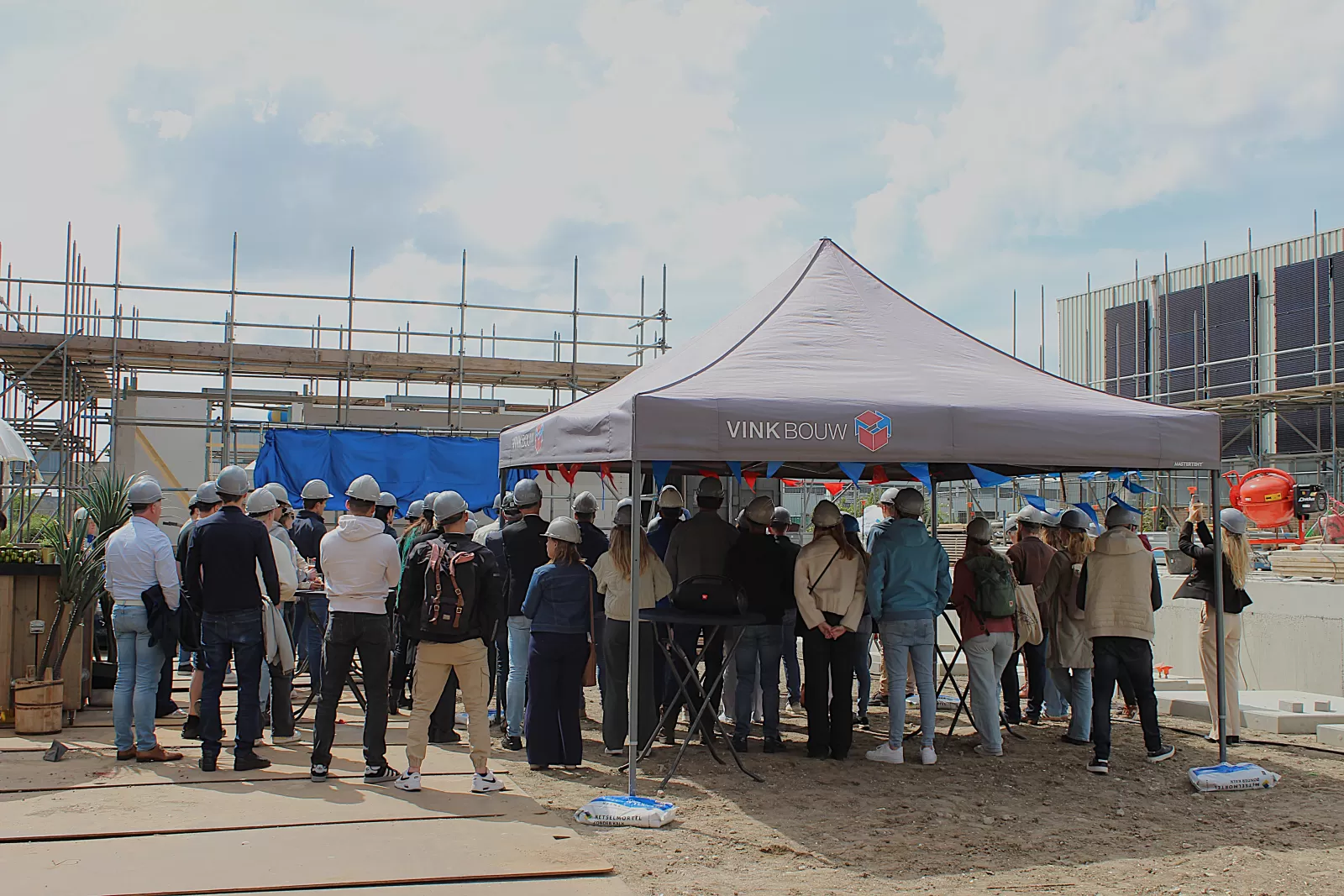 929 - start bouw feest