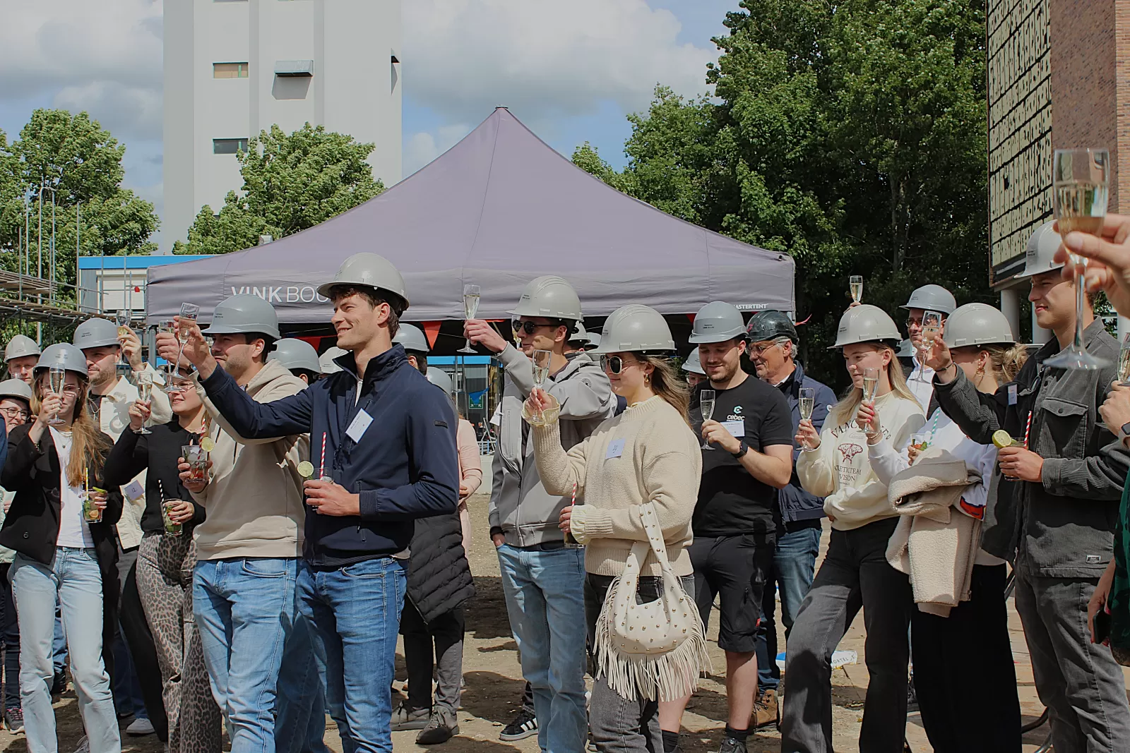 929 - start bouw feest
